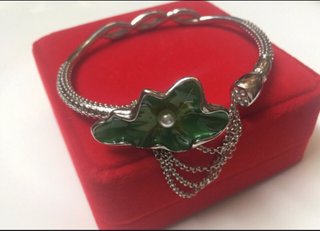Pulsera de plata-flor con esmalte verde
