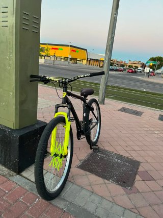 Bici Stunt Negra y Amarilla personalizada