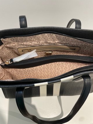 Bolso Guess Negro con Rayas Doradas