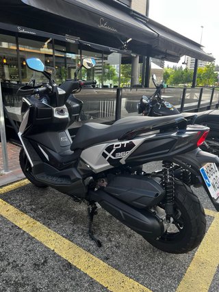 Scooter Kymco Negra y Plata