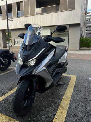 Scooter Kymco Negra y Plata
