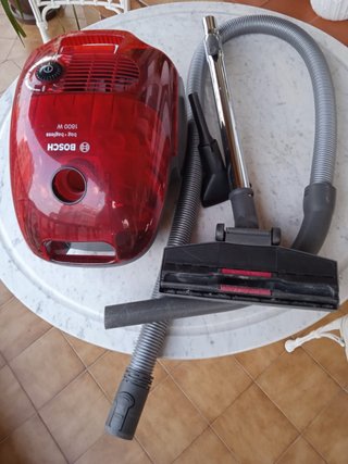 Aspiradora Bosch Roja 1800W Bagless