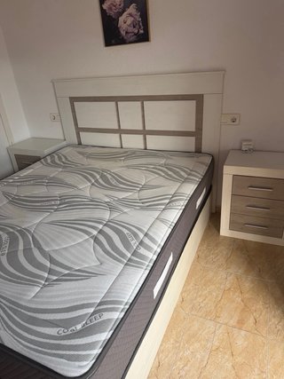 Colchón matrimonial y base de cama