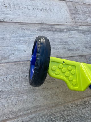 Triciclo infantil azul y verde