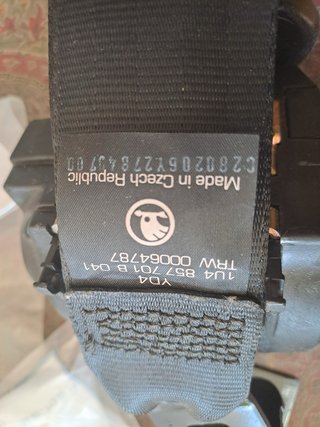 1M0857737DE Cinturón seguridad del der Seat León