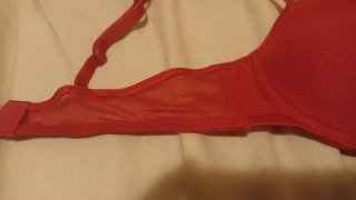 Sujetador rojo con lazo