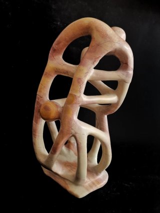 Escultura grande abstracta realizada en esteatita