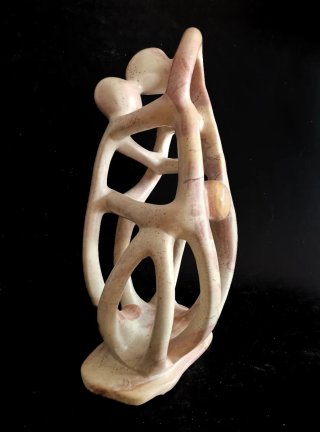 Escultura grande abstracta realizada en esteatita