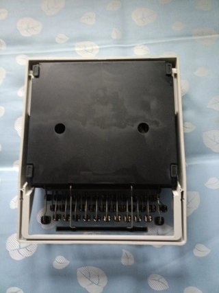 Máquina de escribir Olivetti DORA