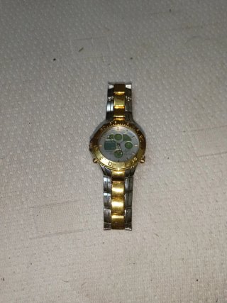Reloj Elegante muy bonito estéticamente