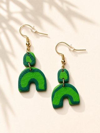 Pendientes de arcilla polimérica verdes