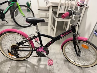 Bicicleta infantil rosa y negra