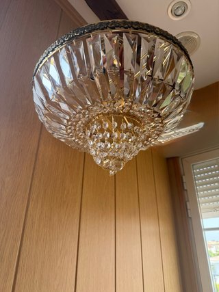 Lámpara de cristal y metal dorada