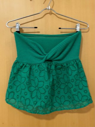 Top Shein verde con nudo y bordado