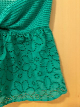 Top Shein verde con nudo y bordado
