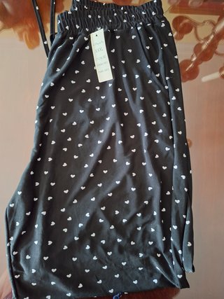 Pantalón licra negro con corazones