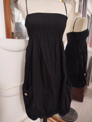 Vestido negro tirantes con bolsillos