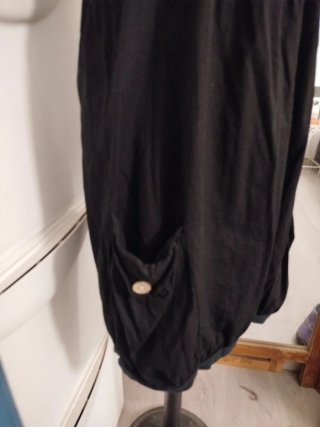 Vestido negro tirantes con bolsillos