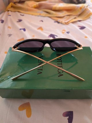 Gafas de sol Bottega Veneta mujer negras y doradas