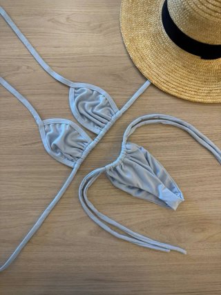 Bikini brasileño con diversos colores y talas