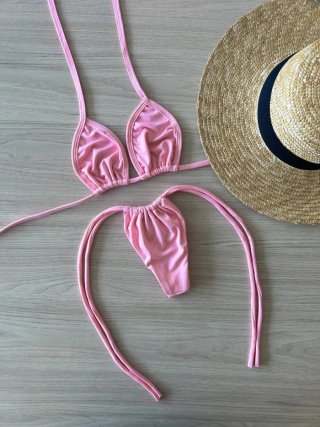 Bikini brasileño con diversos colores y talas