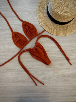 Bikini brasileño con diversos colores y talas