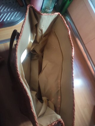 Bolso de rafia con detalle de abalorios