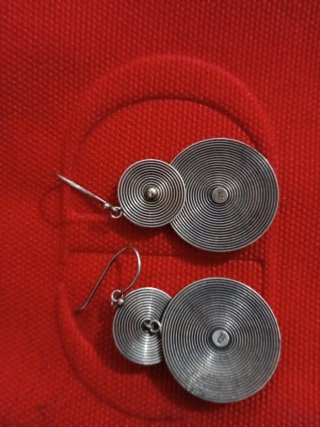 Pendientes plateados circulares