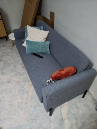 Sofá de tela azul