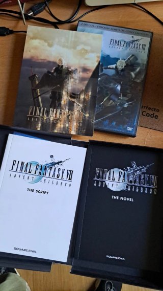 Final Fantasy VII Advent Children Collector's Set