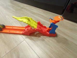Hot Wheels Pista Serpiente Roja y Amarilla