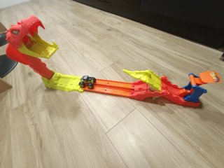 Hot Wheels Pista Serpiente Roja y Amarilla
