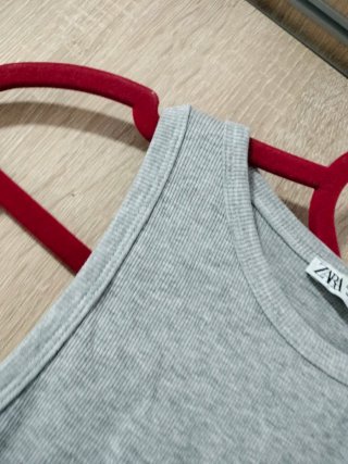 Crop top Zara gris S liso urbano deportivo