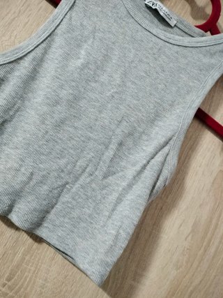 Crop top Zara gris S liso urbano deportivo