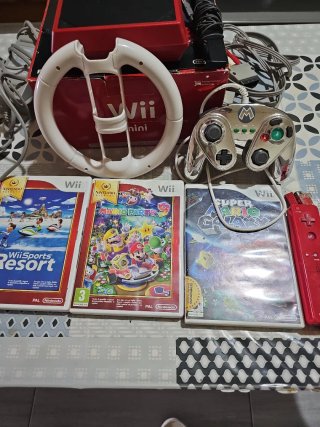 Consola Wii Mini Roja + Juegos + Accesorios