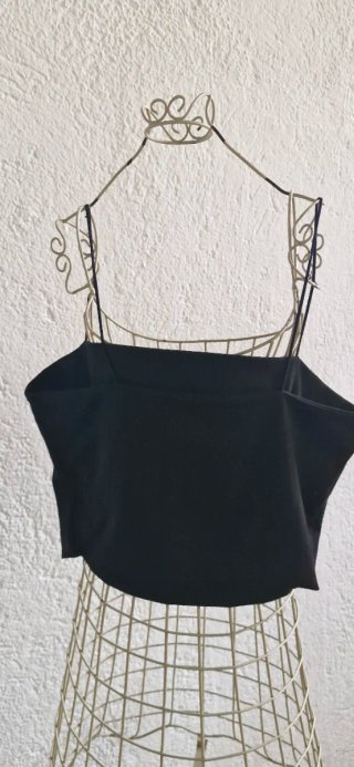 Crop top negro talla L