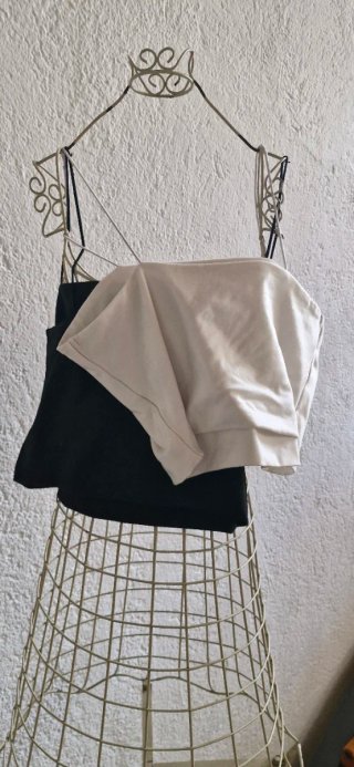 Crop top negro talla L