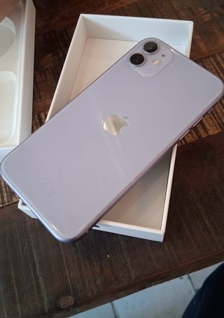 iPhone 11 64GB Morado Casi Nuevo
