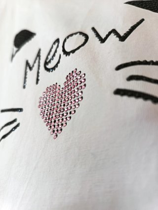T-shirt bianca con fiocco vita