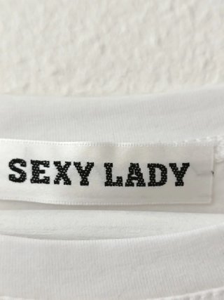 T-shirt bianca con fiocco vita