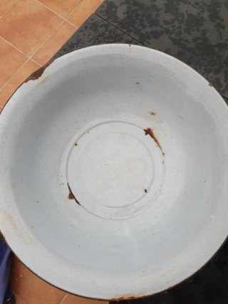 Palanganas antiguas esmaltadas