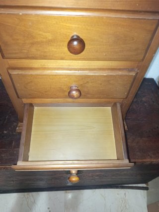 Mesita de noche de madera