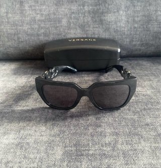 Gafas de Sol Versace Cadena Negra y Dorada
