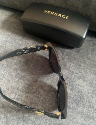 Gafas de Sol Versace Cadena Negra y Dorada
