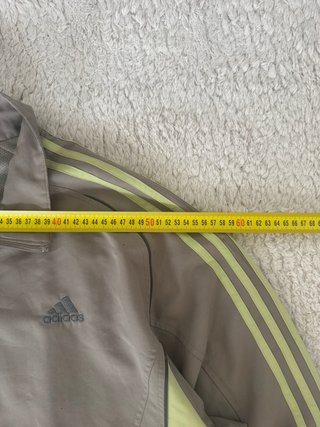 Adidas Chaqueta deportiva cortavientos gris verde