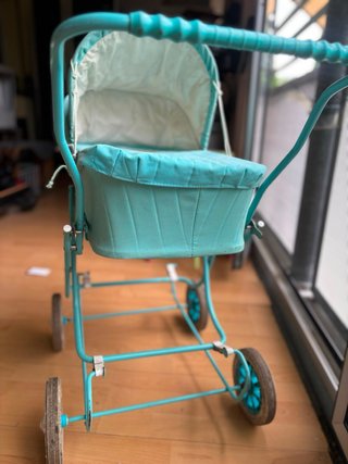 Carrito de muñecas vintage celeste