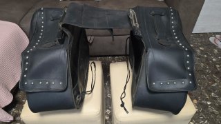 Alforjas Moto Custom Cuero Negro Tachuelas