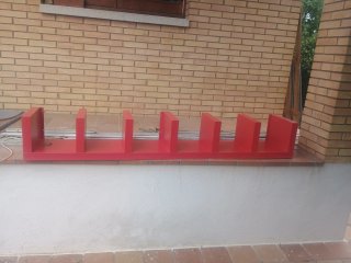 Estantería metálica roja
