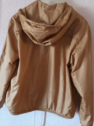 Chaqueta con capucha Pull&Bear beige-ocre