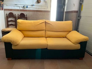 Conjunto Sofás 3+2 plazas. Polipiel verde